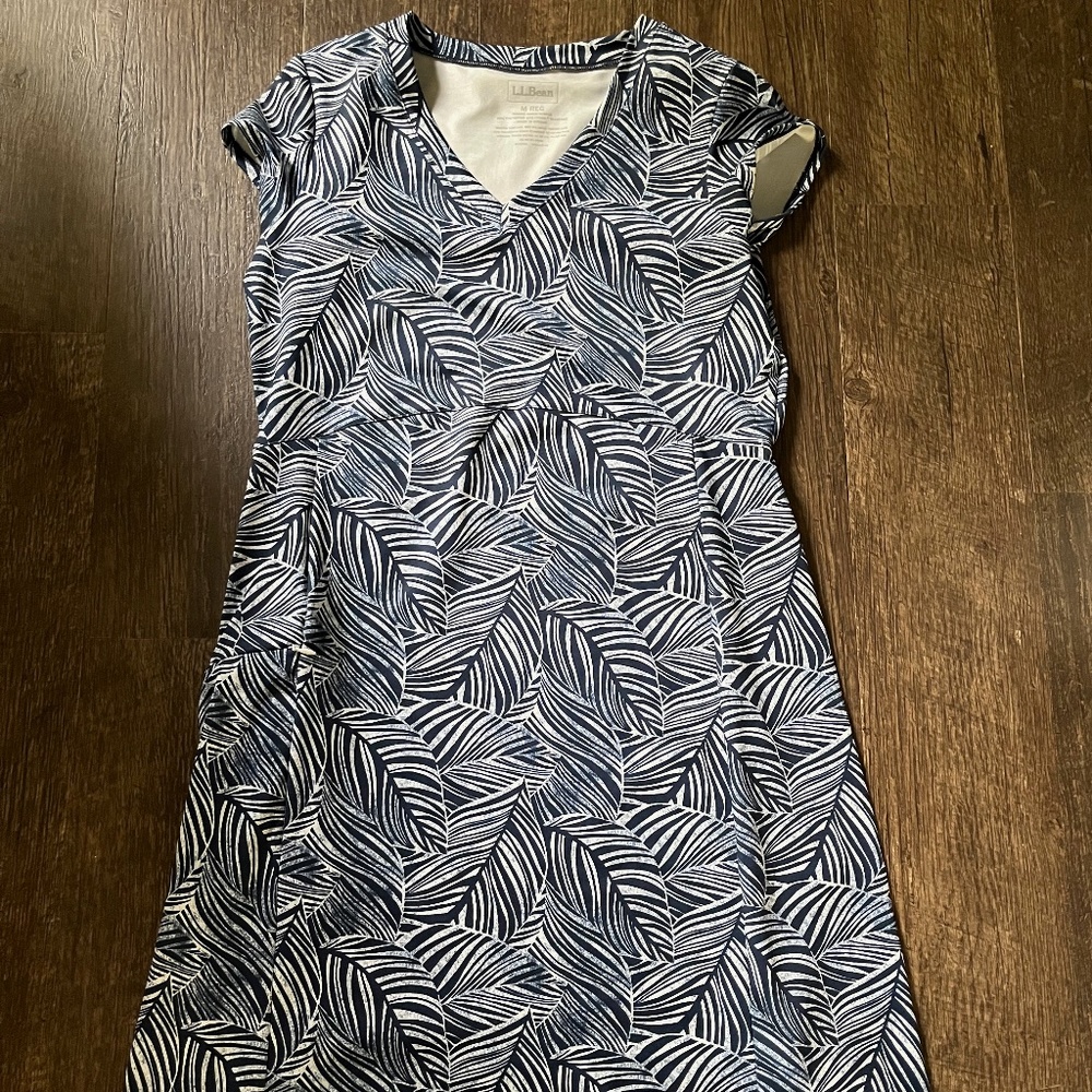 L.L. Bean Women's Short-Sleeve Fitness Dress, Leaf Print, Medium, Nautical Navy